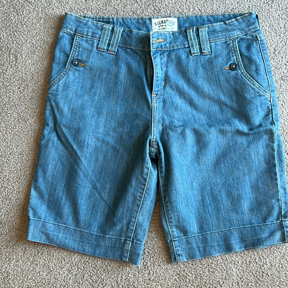 Womens plus size, Bermuda Jean shorts, size 16, Levi’s brand